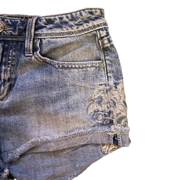 𝅺BUCKLE Black Denim Blue Shorts w/Embroidery Stitching Detailing & Raw Hem - Picture 2 of 7